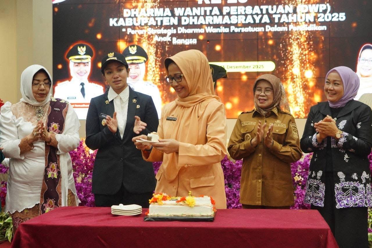 Bupati dan Wakil Bupati Hadiri HUT ke-26 Dharma Wanita Persatuan Dharmasraya