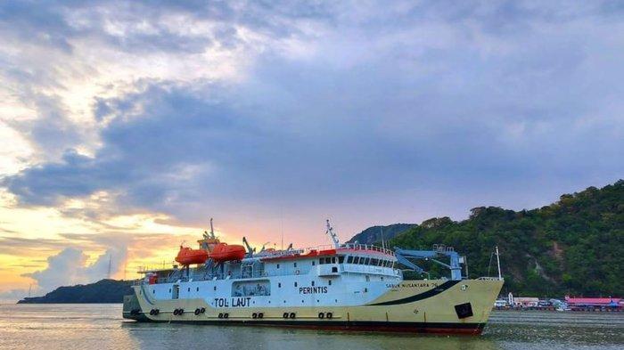 JADWAL-KAPAL-PELNI-Ilustrasi-kapal-Pelni-KM-Sabuk-Nusantara-saat-berlayar-di-lautan.jpg