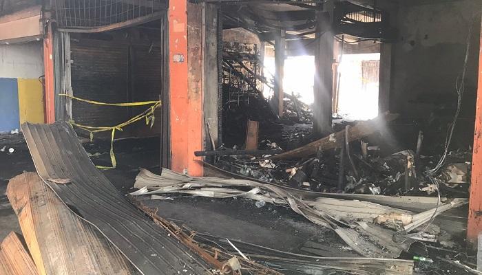 Kebakaran Hebat Melahap Pasar Payakumbuh, Pedagang Menangis hingga Pingsan Lihat Toko Ludes