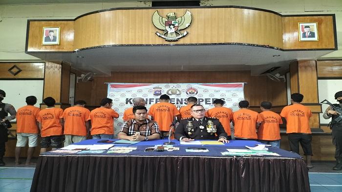 Kapolres-Sijunjung-AKBP-Muhammad-Ikhwan-Lazuardi-didamping-Kasatreskrim.jpg