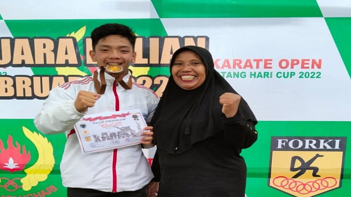 Karateka-Kota-Solok-Raih-Tiga-Medali-di-Kejuaraan-Batanghari-Cup.jpg