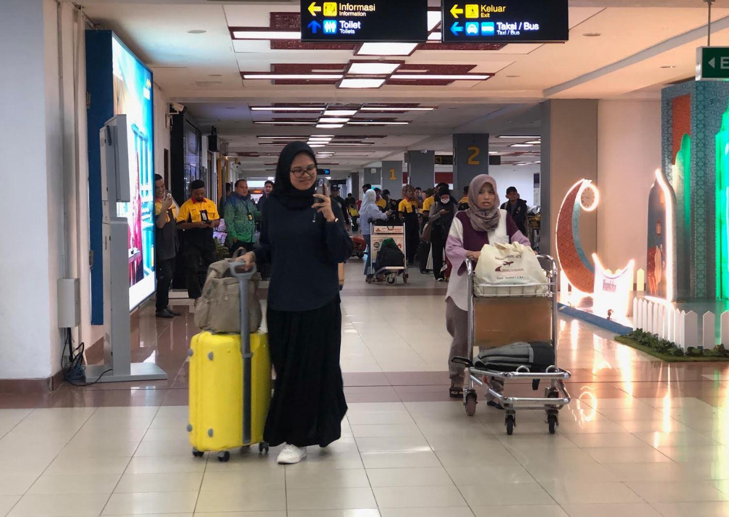 Kedatangan-pemudik-di-Bandara-Internasional-Minangkabau-BIM.jpg