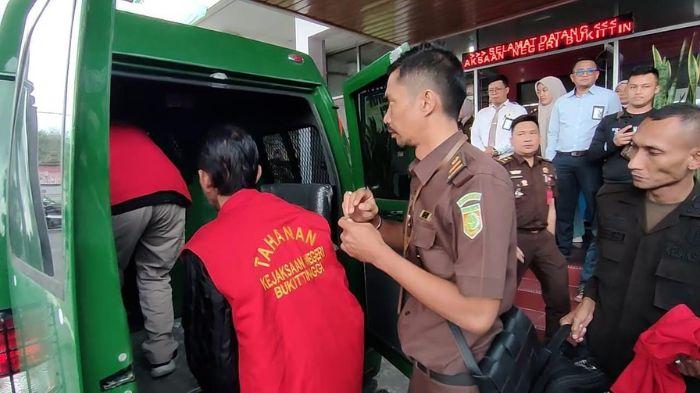 Kejari-Bukittinggi-Tetapkan-6-Terduga-Pelaku-Korupsi-Pembangunan-Pasar-Atas-sebagai-Tersangka.jpg
