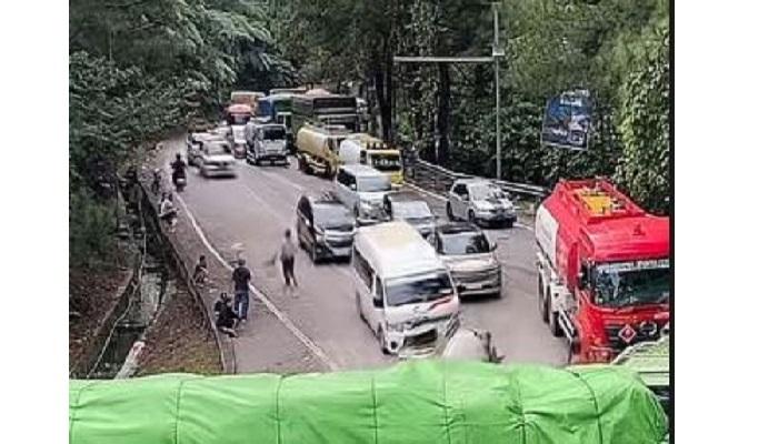 Truk Rusak di Sitinjau Lauik Sebabkan Macet, Arus dari Solok ke Padang Masih Lancar