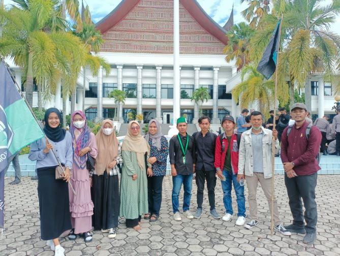 Demo Kenaikan BBM 2022 di Padang, KARMI Sambangi Kantor DPRD Sumbar