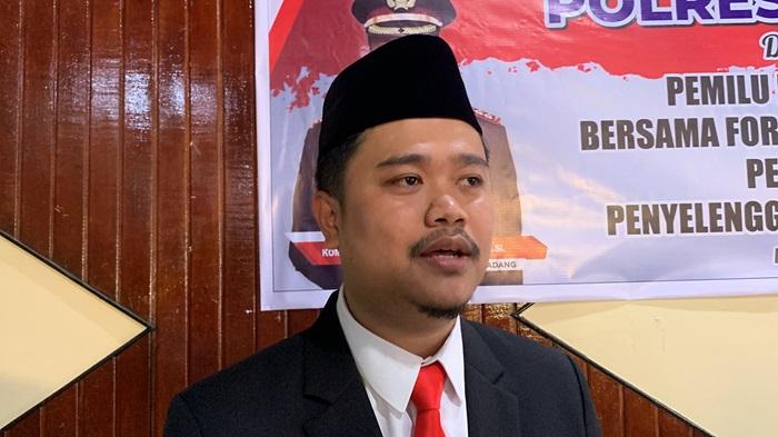 Ketua-Bawaslu-Kota-Padang-Eris-Nanda.jpg