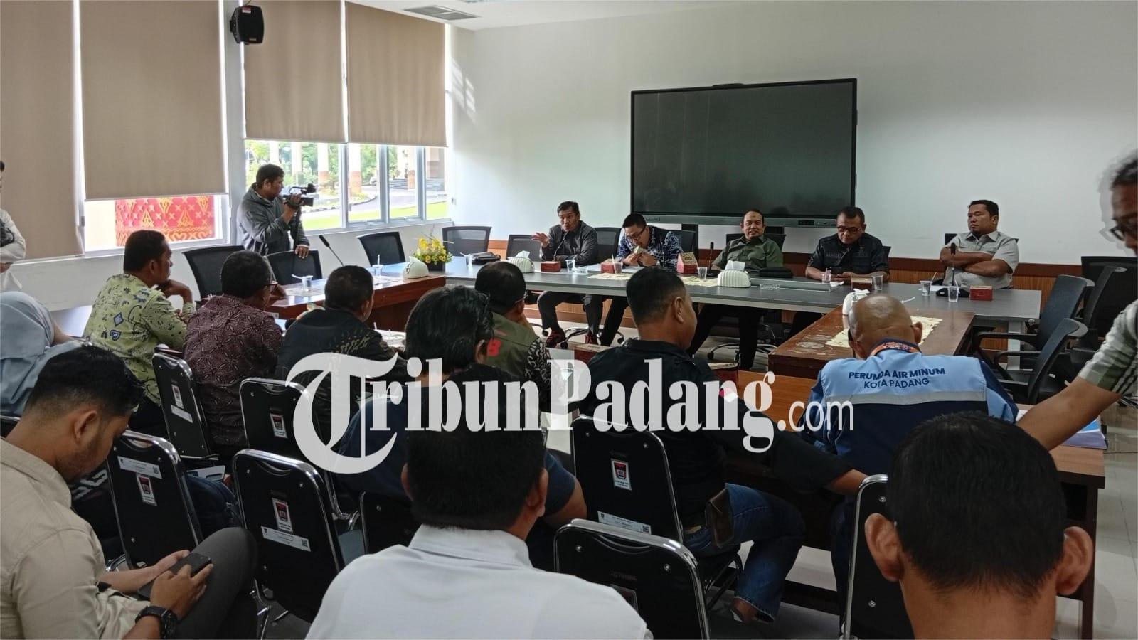 Komisi-II-DPRD-Kota-Padang-terkait-kekeringan-di-padang-2312026.jpg