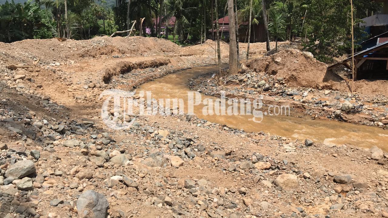Kondisi-Sungai-Pasar-Lalang-Kecamatan-Kuranji-Kota-Padang-pasca-banjir.jpg