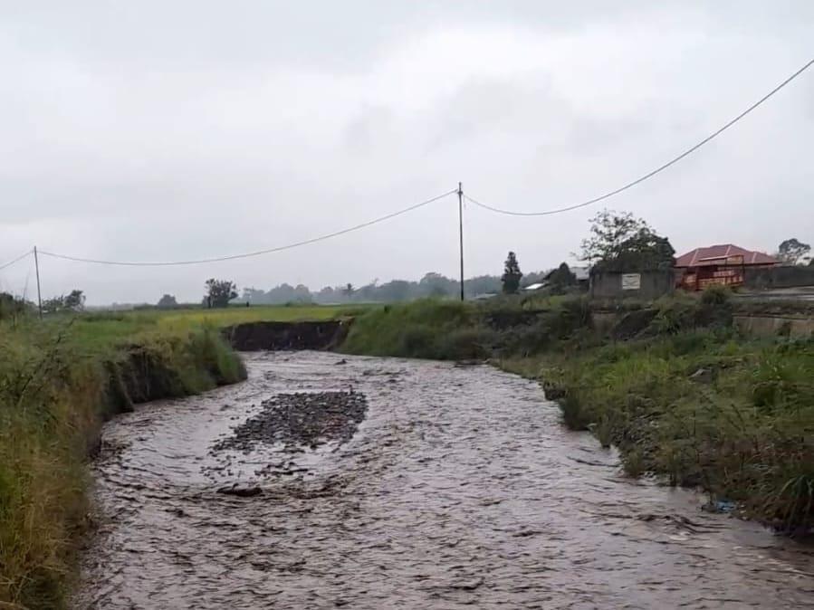 Debit Air Aliran Sungai yang Berhulu di Gunung Marapi Meningkat, Masyarakat Diminta Waspada