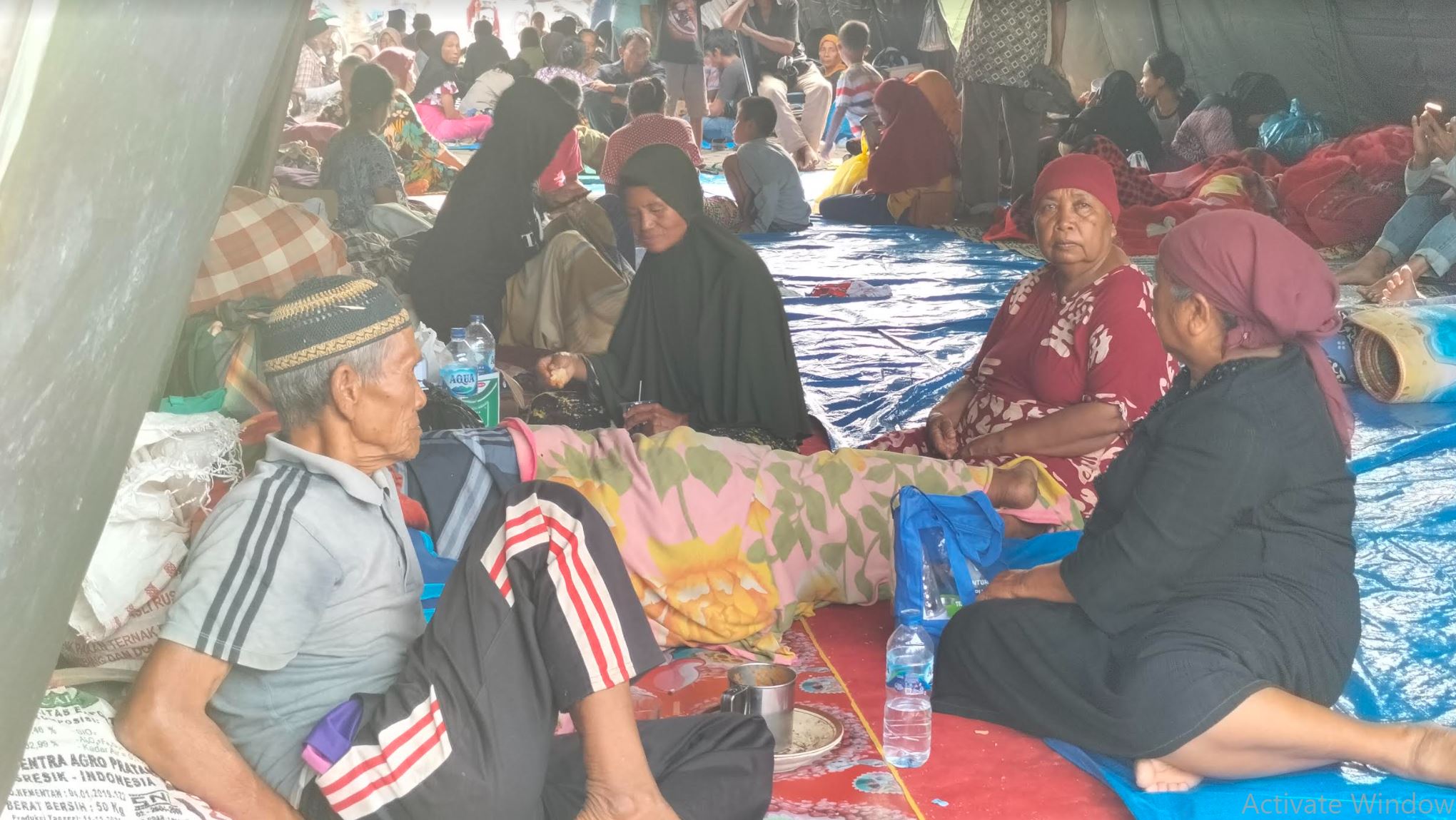 Korban-Gempa-Pasaman-Barat-di-Tenda-Pengungsian.jpg