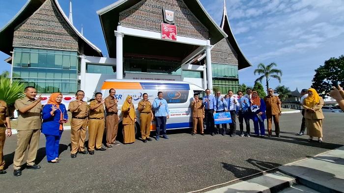 RSUD Bukittinggi Terima Bantuan Mobil Antar Jemput Pasien dari Bank Nagari, Permudah Warga Berobat