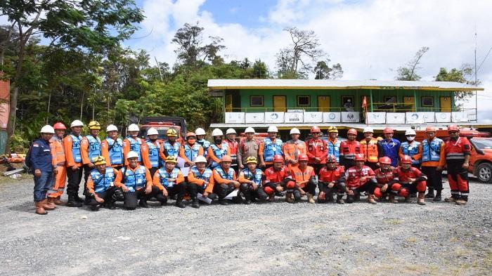 MRT-PT-Semen-Padang-dan-Basarnas-Evakuasi-Korban-Kecelakaan-Kerja-di-Pucak-Batu-Kapur.jpg