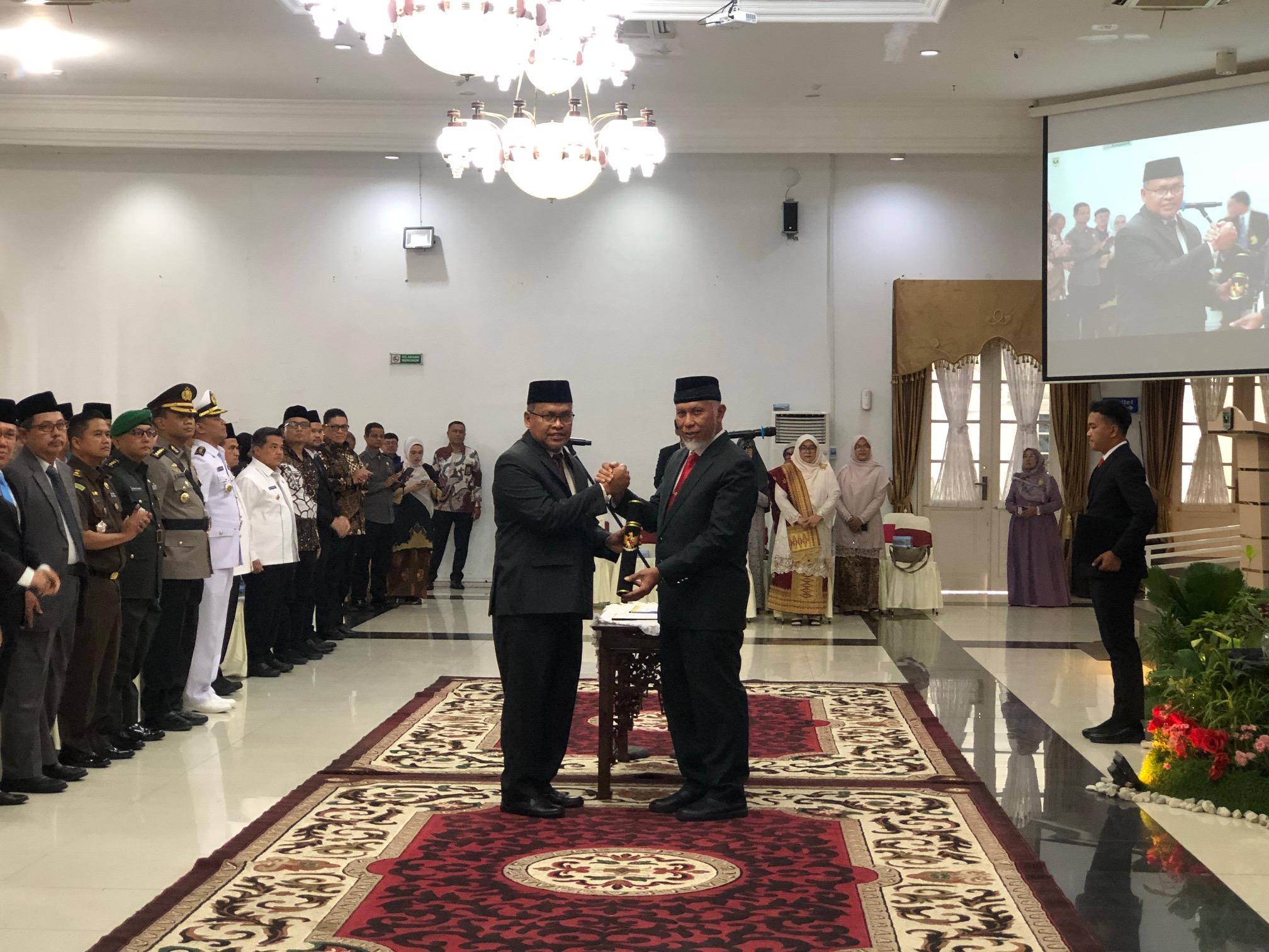 Mahyeldi-resmi-melantik-Arry-Yuswandi-sebagai-Sekretaris-Daerah.jpg