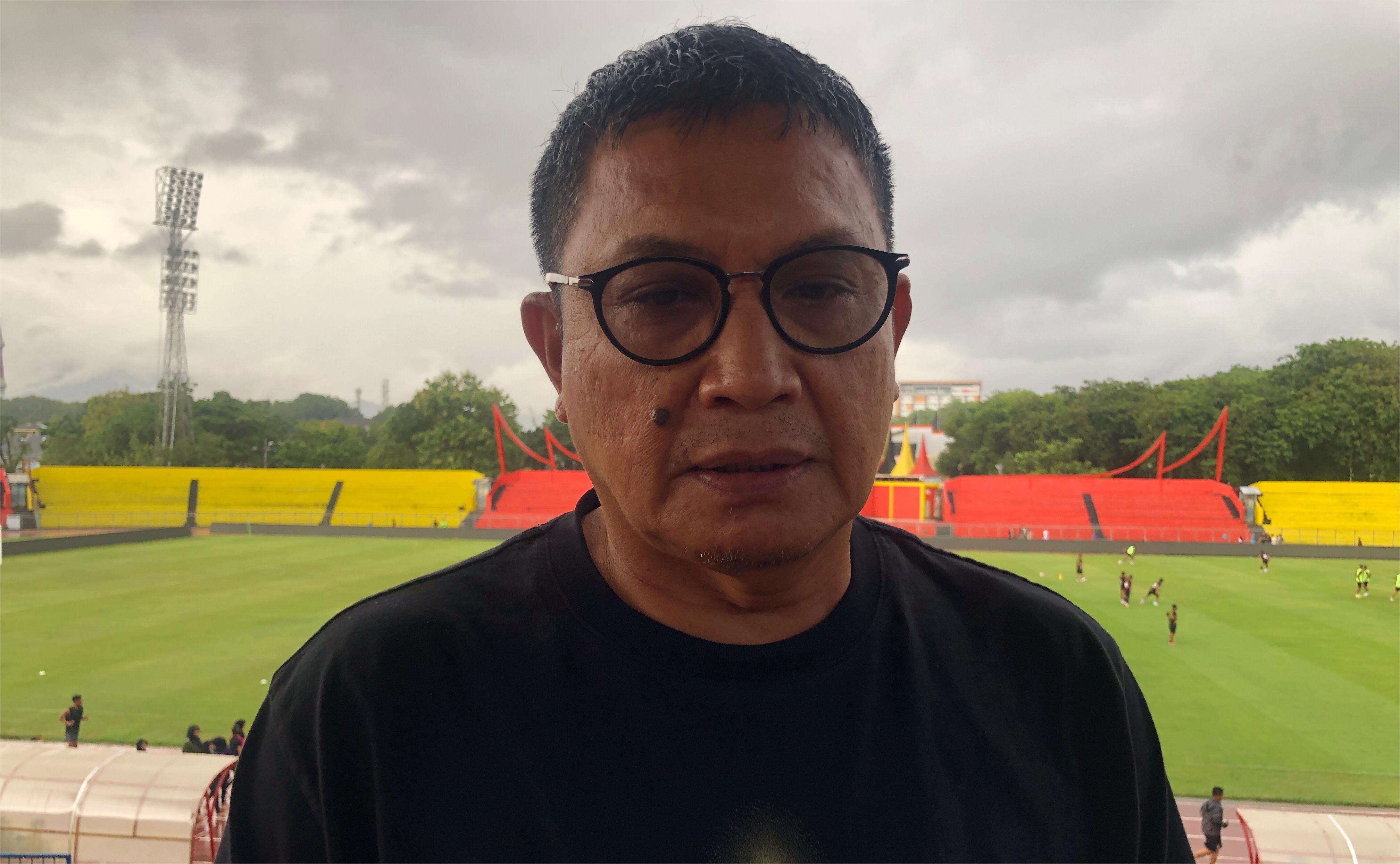 Manajer-Semen-Padang-FC-Masykur-Rauf-2-7112025.jpg