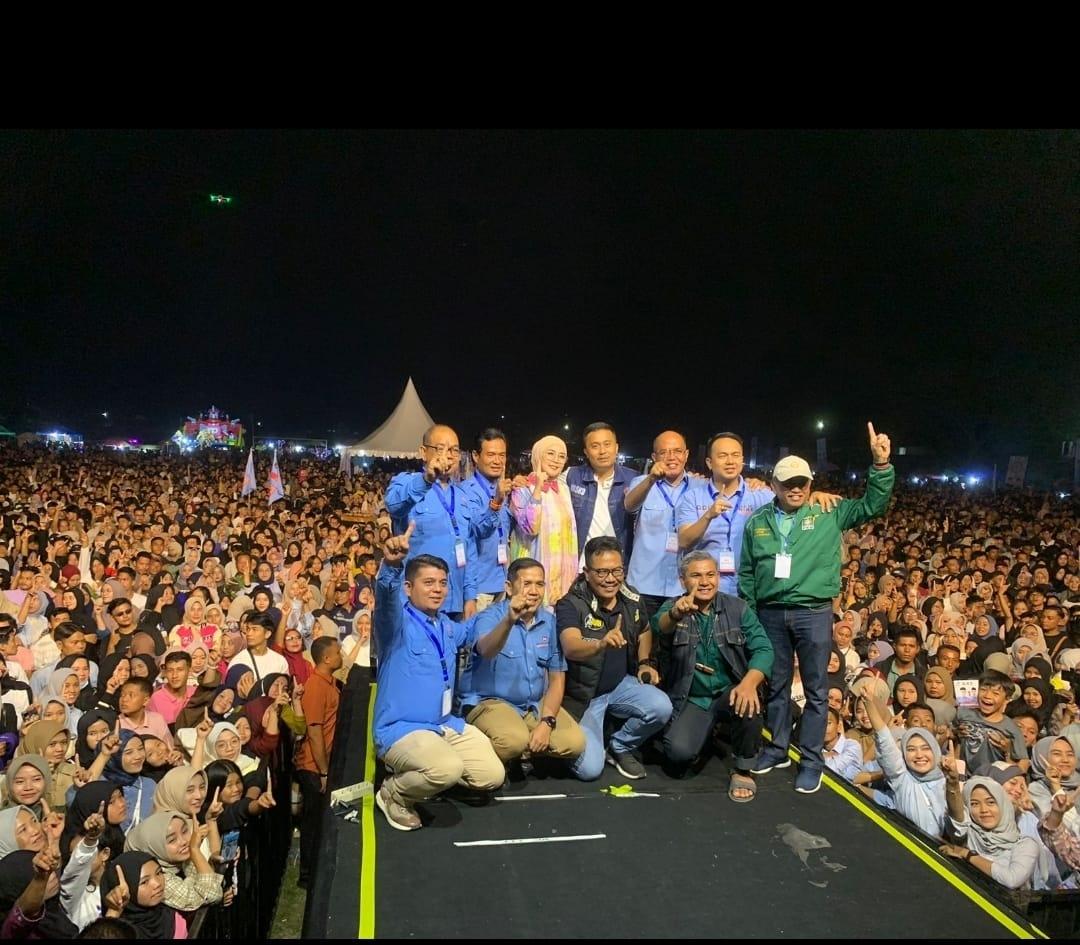 Konser Sumbar Gercep di Payakumbuh Penuh Penonton, Massa Kobarkan Semangat Kemenangan Mahyeldi-Vasko