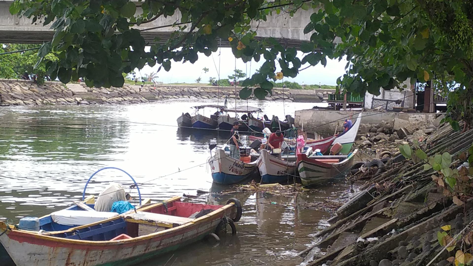 Kamel Tetap Melaut, Sampah yang Menumpuk di Pantai Padang Tak Ganggu Aktivitas Nelayan
