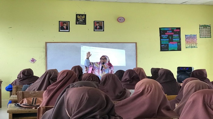 Berbahasa dalam Diam