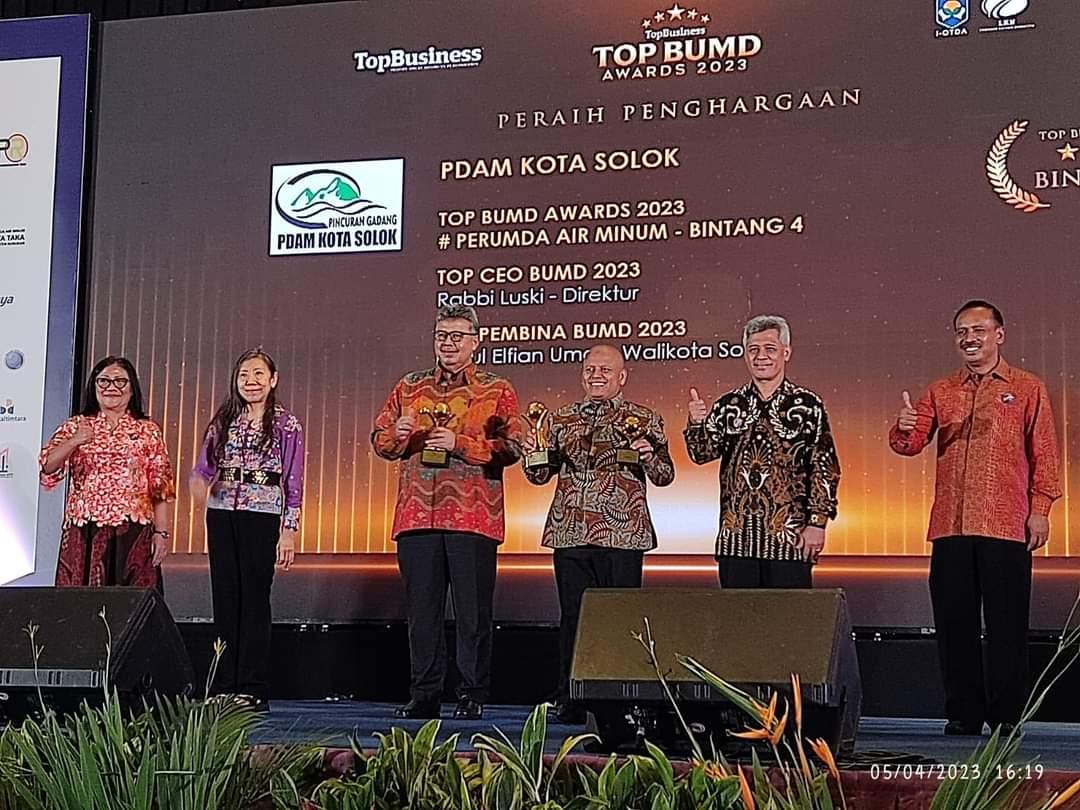 PDAM-Kota-Solok-Sabet-3-Penghargaan-Sekaligus-di-Ajang-Top-BUMD-Award-2023.jpg