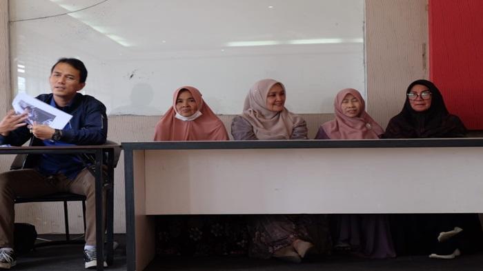 Pedagang Pasar Aur Kuning Bukittinggi Tertipu Umrah, Transit 8 Hari di Malaysia hingga Uang Raib