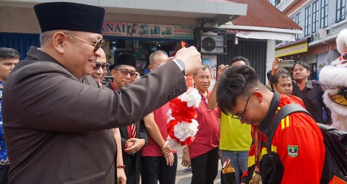 PJ-Wako-Padang-saat-penyambutan-Tim-Barongsai-H.jpg