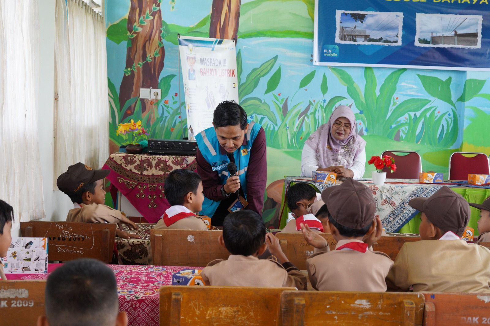 PLN-Hadir-bersama-Anak-Ini-Tips-Nyaman-Berlistrik-di-Masa-Libur-Sekolah.jpg