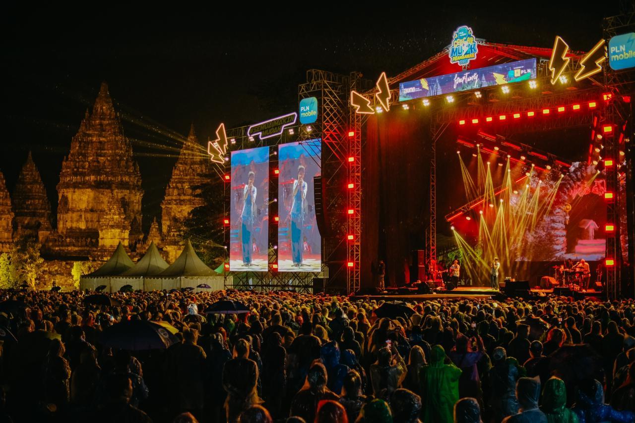 PLN-Mobile-Gelegar-Musik-Prambanan-2024-Sukses-Digelar-15-Ribu-Penonton-Padati-Candi-Prambanan.jpg