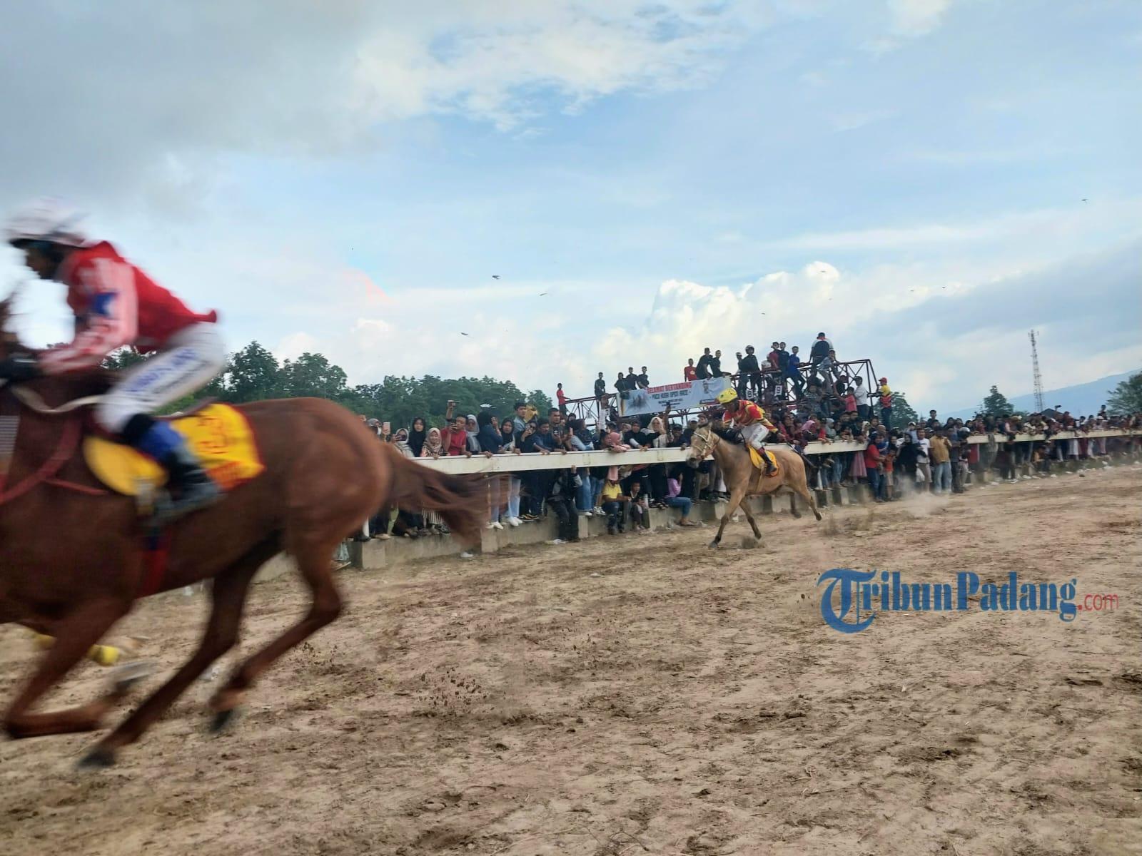 Pacu-kudo-kembali-digelar-di-Bukit-Ambacang-Bukittinggi-Minggu-1932023-5.jpg<pf>Pacu-kudo-kembali-digelar-di-Bukit-Ambacang-Bukittinggi-Minggu-1932023.jpg<pf>Pacu-kudo-kembali-digelar-di-Bukit-Ambacang-Bukittinggi-Minggu-1932023-2.jpg<pf>Pacu-kudo-kembali-digelar-di-Bukit-Ambacang-Bukittinggi-Minggu-1932023-3.jpg<pf>Pacu-kudo-kembali-digelar-di-Bukit-Ambacang-Bukittinggi-Minggu-1932023-4.jpg<pf>Gubernur-Sumbar-Mahyeldi-Ansharullah-hadir-di-Galanggang-Bukit-Ambacang.jpg