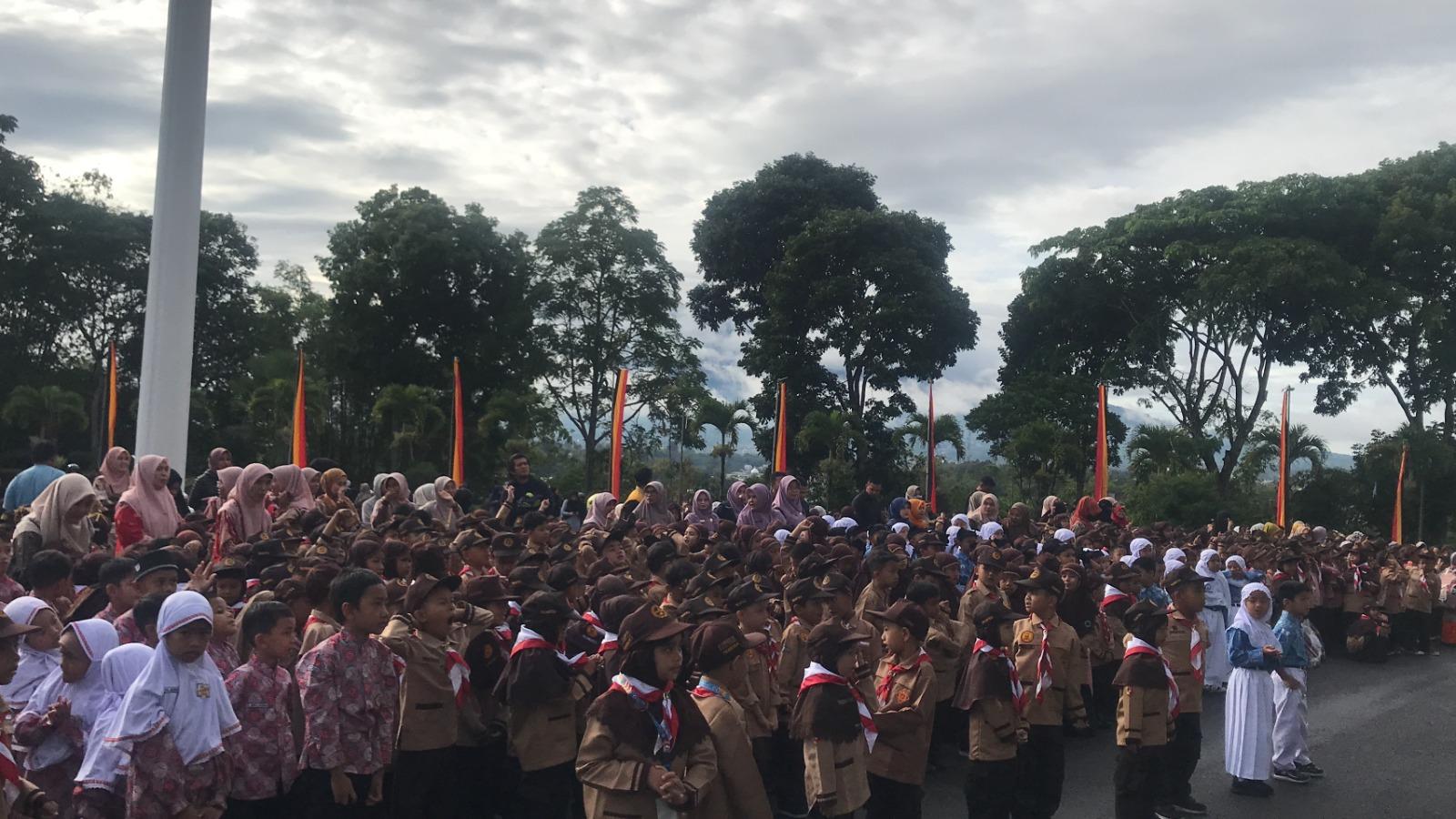 1.846 Siswa SD Negeri dan Swasta di Bukittinggi Terima Seragam Gratis, Total Anggaran Capai 2,8 M