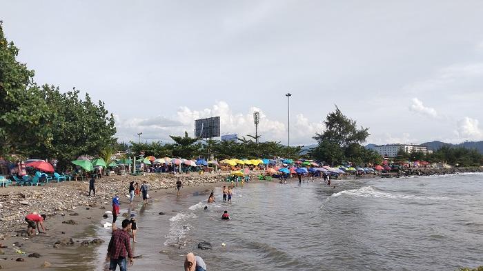 Pantai-Padang-1-Januari-2023.jpg