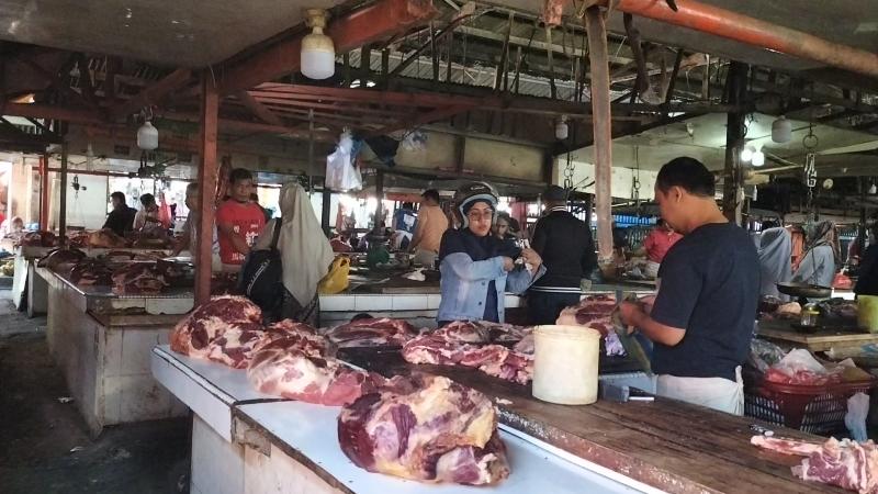 Pasar-daging-di-Pasar-Bawah-Kota-Bukittinggi-Kamis-2432022.jpg