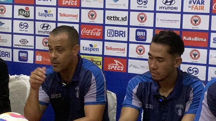 Pelatih-Persita-Tangerang-Fabio-Lefundes-k.jpg
