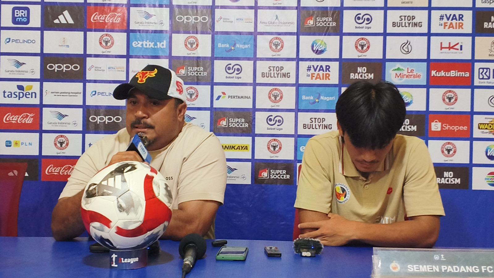 Pelatih-Semen-Padang-FC-Imran-Nahumarury-2-852026.jpg