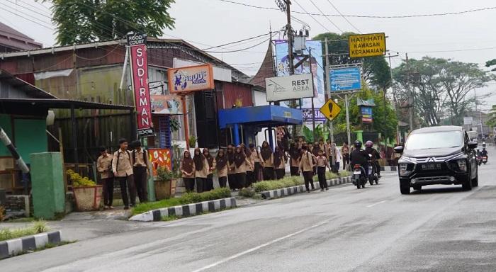 Pemko-Padang-Panjang-memulangkan-siswa.jpg