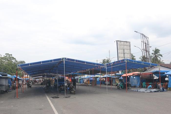 Persiapan-pemasangan-tenda-untuk-festival-dan-bazar-UMKM.jpg