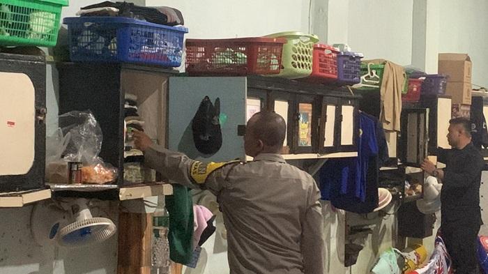 Lapas Padang Razia Kamar Hunian, Temukan Barang yang Bisa Dijadikan Senjata Tajam