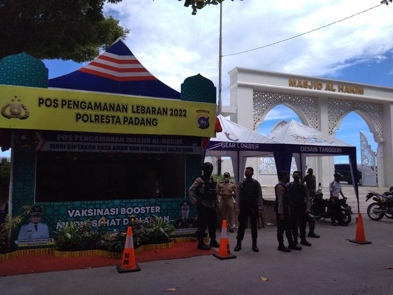 Petugas-saat-berjaga-di-Pos-Pengamanan-Al-Hakim.jpg
