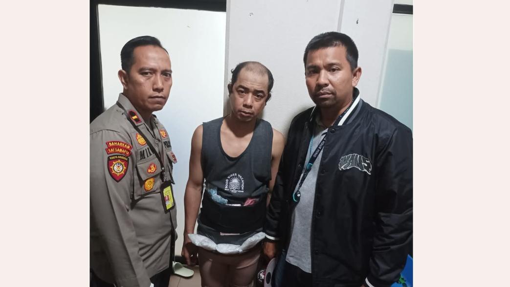 Polisi-menangkap-terduga-pelaku-pembawa-narkotika-jenis-sabu-td.jpg