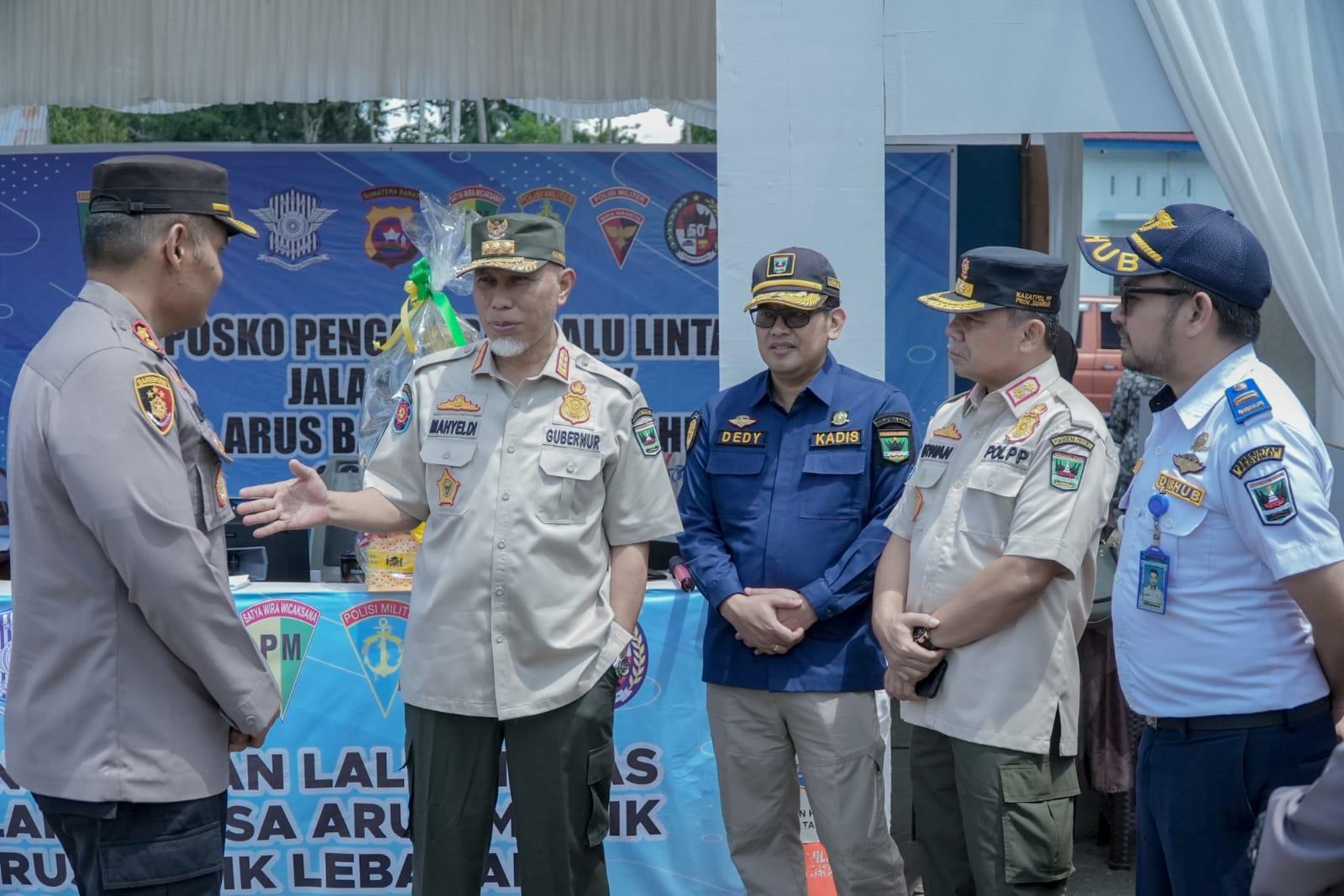 Pastikan Arus Mudik Berjalan Lancar, Mahyeldi Pantau Kondisi Lalulintas dari Posko Pelayanan Terpadu