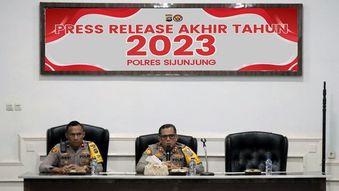 Press-Release-Polres-Sijunjung-akhir-tahun-2.jpg