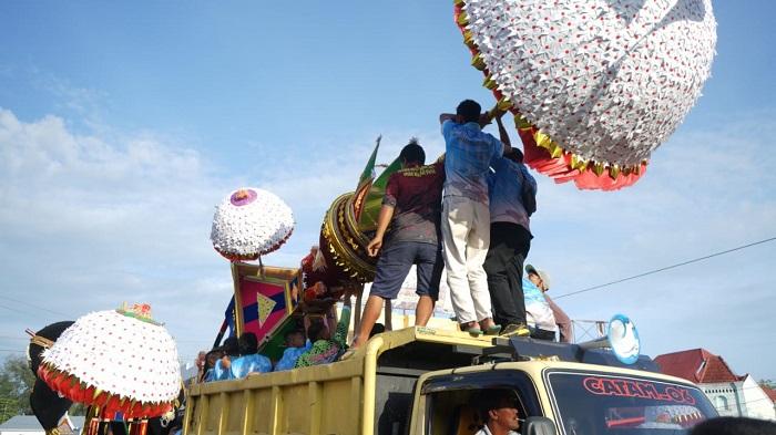 Prosesi-Tabuik-naiak-pangkek-di-simpang-Pasar-Pariaman.jpg