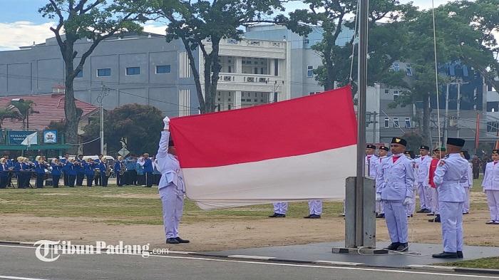 Prosesi-pengibaran-bendera-pusaka-merah-putih.jpg