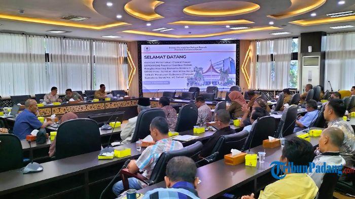 Puluhan-anggota-Asosiasi-Peternakan-Closed-House-APCHADA-Sumatera-Barat-Sumbar.jpg