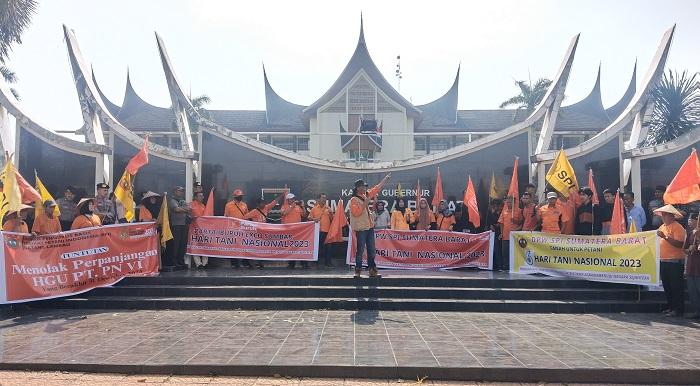 Puluhan-massa-aksi-dari-Partai-Buruh-Exco-Sumatera-bu-2792023.jpg