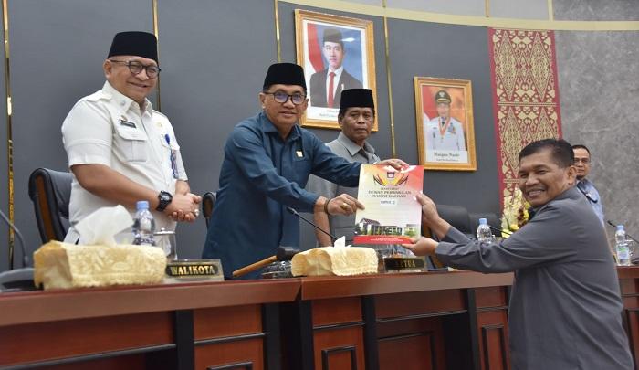 RAPAT-PARIPURNA-Skdi-DPRD-Padang-II.jpg