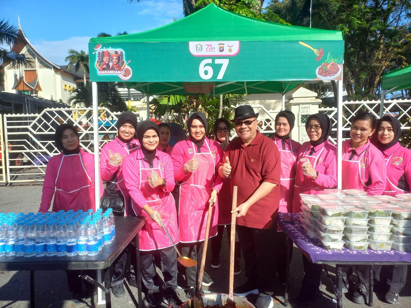 REKOR-MURI-Puncak-peringatan-Hari-Bhayangkara-ke-79-diisi-dengan-masak-rendang.jpg