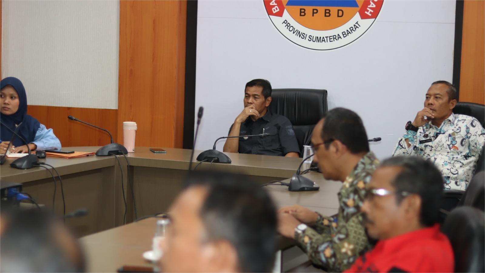 Rapat-Koordinasi-Operasi-Modifikasi-Cuaca-di-BPBD-Sumbar-2472025.jpg