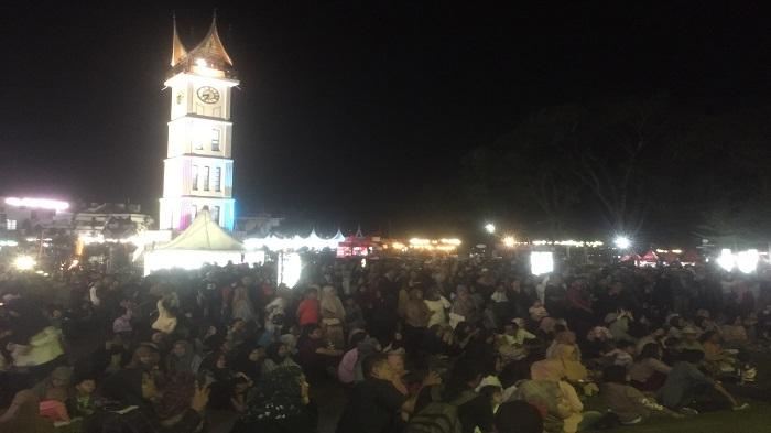 Ratusan-masyarakat-memadati.jpg