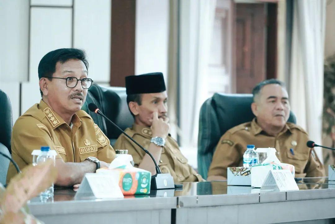 SOLOK-SELATAN-Bupati-Solok-fatakan-fan-terutafus-menyoroti-pengguf.jpg