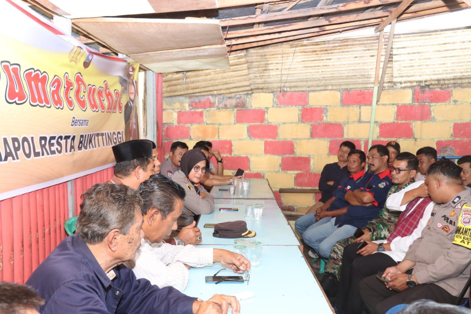 Salurkan Pesan Kamtibmas, Kapolresta Bukittinggi Sambangi Komunitas Sopir Angkot di Pasar Bawah