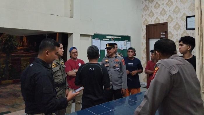 Tukang Gorengan di Padang Digerebek Satpol PP, Bikin Resah Akibat Sering Bawa Pria ke Rumah
